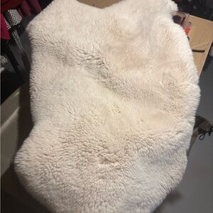 Fluffy Cream coloured faux sheep skin rug x2 new